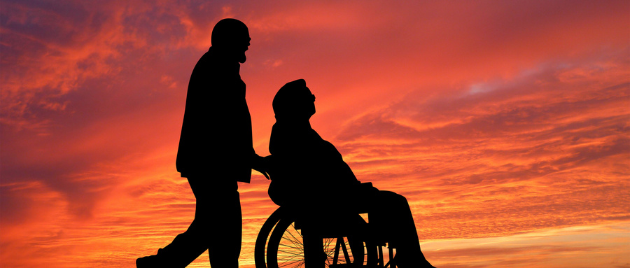 老人白內障表現(xiàn)